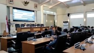 RAPAT PARIPURNA PERSYARATAN  STANDAR USAHA PENGOLAHAN IKAN DAN PEMASARAN  SKLA MIKRO DAN KECIL
