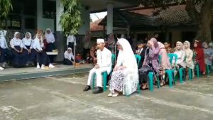 SMPN 1 KADUDAMPIT PERTAHANKAN ADAT BUDAYA SUNDA