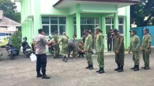 ANGGOTA LINMAS DI GEMBLENG FISIK DAN MENTAL