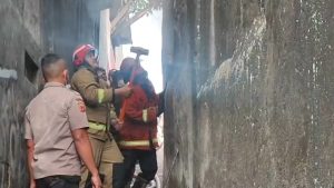 DIDUGA KORSLETING LISTRIK, RUKO DI CIKEAS TERBAKAR
