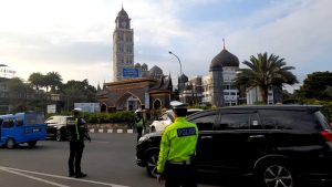 LIBUR PANJANG JALUR WISATA PUNCAK MACET