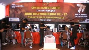 POLRES SUKABUMI KOTA GELAR CUKUR GRATIS
