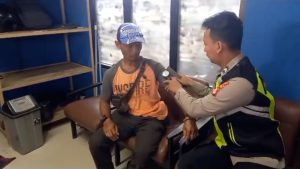 PULUHAN SUPIR BUS TERMINAL PALABUHANRATU DI TES URINE OLEH PETUGAS