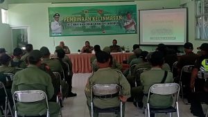 RATUSAN ANGGOTA LINMAS DI KEMANG SIAP AMANKAN PEMILU