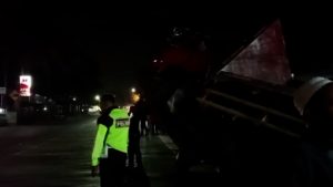 REM BLONG TRUK TRONTON TABRAK WARUNG DI CARINGIN