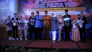 SISWI SMK PELITA YNH DAPAT ATENSI DARI PRESIDEN JOKOWI
