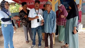 PERINGATI HARI NELAYAN UJUNGGENTENG KE-57 PANITIA BERIKAN SANTUNAN UNTUK LANSIA DAN YATIM PIATU