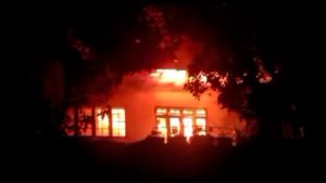 VILLA DI PUNCAK LUDES TERBAKAR