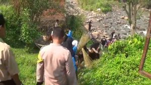 AKSI BERSIH IJTI BOGOR RAYA DI SUNGAI CIKANIKI