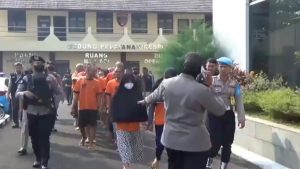 2 EMAK” PENGEDAR NARKOBA DIBEKUK POLISI