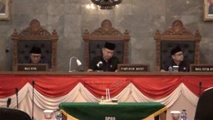 8 FRAKSI SETUJUI PENJELASAN WALIKOTA