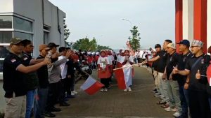 WARGA DESA CIMANGGU CIKEMBAR GELAR JALAN SEHAT