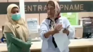 KADES KALONG 1 KESAL, BIKIN RICUH KABAG KEUANGAN