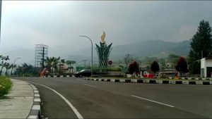 KRISIS AIR, PEDAGANG DI REST AREA MENJERIT