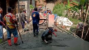PEMDES TEGALWARU, BETONISASI JALAN POROS RW