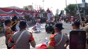 PEMKOT SUKABUMI GELAR KIRAB BUDAYA MERAH PUTIH