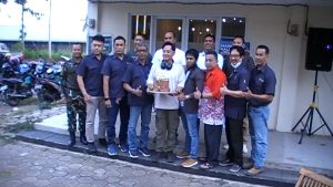 RATUSAN KARYAWAN BERI KEJUTAN RAJA FURNITUR TERNAMA