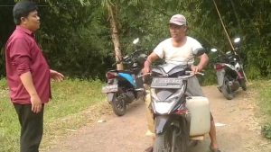 SUMUR KERING, WARGA TURUN KE SUNGAI