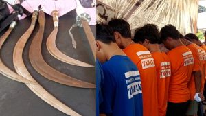 BERENCANA SWEEPING, 5 PELAJAR BERSENJATA TAJAM DITANGKAP POLISI