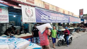 HARGA BERAS DI PASAR PALABUHANRATU MERANGKA NAIK