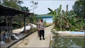 POLSEK CIKEMBAR HIMBAU PERUSAHAN SEKITAR ALIRAN SUNGAI