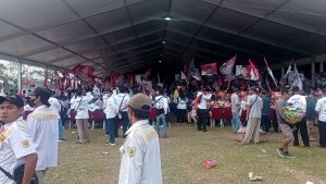 RIBUAN RELAWAN PRABOWO SUBIANTO TUMPAH DI AREA STADION PAKANSARI