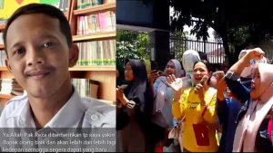 TUNTUT BATALKAN PEMECATAN GURU HONORER RATUSAN ORANG TUA DAN MURID DEMO