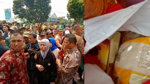 WARGA BABAKAN REBUTAN SEMBAKO DARI JOKOWI