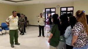 BELASAN PSK MI CHAT DIAMANKAN POL PP