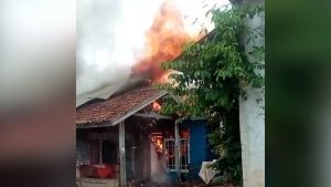DIDUGA KORSLETING ARUS PENDEK, RUMAH KETUA RW DILALAP SIJAGO MERAH