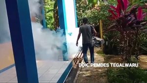 PEMDES TEGALWARU GENCAR FOGGING DI WILAYAH CIAMPEA