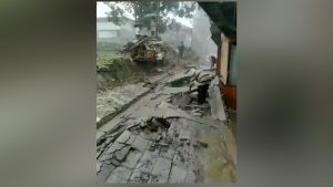 TEMBOK PABRIK HERBAL DI TELUK PINANG CIAWI AMBRUK
