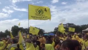 RIBUAN PENDUKUNG PARTAI GOLKAR TUMPLEK DI JONGGOL