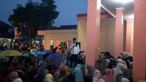 RATUSAN EMAK-EMAK HADIRI KULIAH SUBUH DI KANTOR DESA KEMANG 