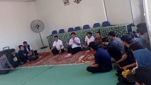 PARA PENCARI KERJA GERUDUK KANTOR DESA SUKARAJA BOGOR