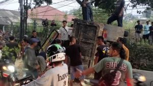 DIDUGA REM BLONG, TABRAKAN BERUNTUN TERJADI DI JALAN CIAMPEA