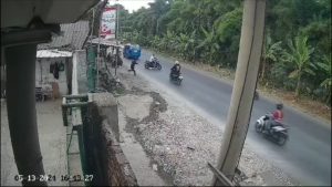 Viral Rekaman CCTV Debtcolektor Rampas Motor Warga di Klapanunggal