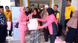 Polsek Dramaga Tebar Sembako di Kampung Manggis Dramaga