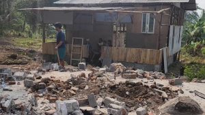 Puluhan Warga Bongkar Makam Keramat Palsu Di Citepus