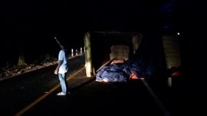 Truk Colt Disel Terguling Di Tanjakan Sukawayana