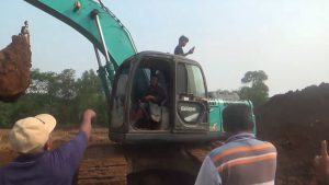 Ratusan Warga Hentikan Proyek Perumahan di Parung Panjang Kabupaten Bogor