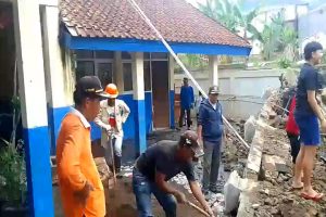 Pagar Ambruk Ratusan Siswa Terpaksa Diliburkan