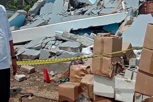 Bangunan Roboh Di Duga Belum Ada Imb