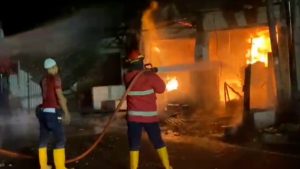 Toko Sembako Di Palabuhanratu Ludes Terbakar