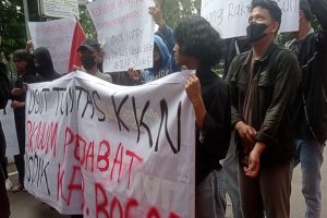 POLRES BOGOR DI DEMO MAHASISWA TUNTUT PROSES HUKUM KOMISI PEMBERANTASAN KORUPSI GADUNGAN