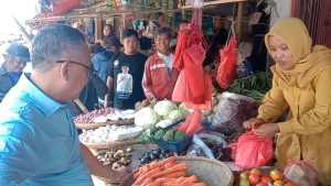 BLUSUKAN KE PASAR SURADE, IYOS SOMANTRI AKAN BENAHI PERMASALAHAN PASAR DI KECAMATAN SURADE KABUPATEN SUKABUMI