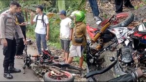 DUA MOTOR ADU BANTENG DI JAMPANGKULON KABUPATEN SUKABUMI