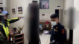 JASAD PRIA DITEMUKAN MEMBUSUK DI RUMAHNYA DI KAMPUNG SEKARWANGI KABUPATEN SUKABUMI