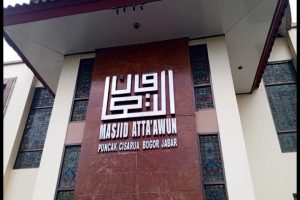 MASJID ATTA’AWUN PUNCAK MASIH JADI  TEMPAT FAVORIT WISATAWAN