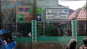 DAMPAK BETONISASI JALAN, SMPN I DRAMAGA KEBANJIRAN